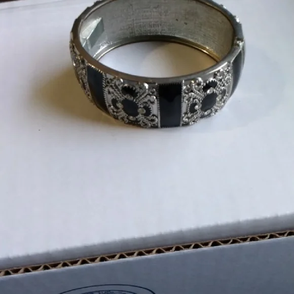 Source Unknown Black and Silver Bracelet - Picture 2 of 3